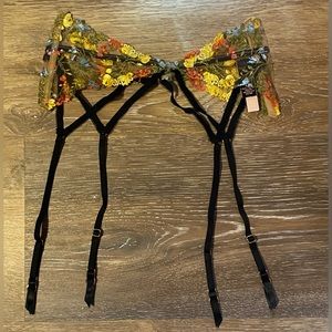 NWT VICTORIA’S SECRET EMBROIDERED GARTER